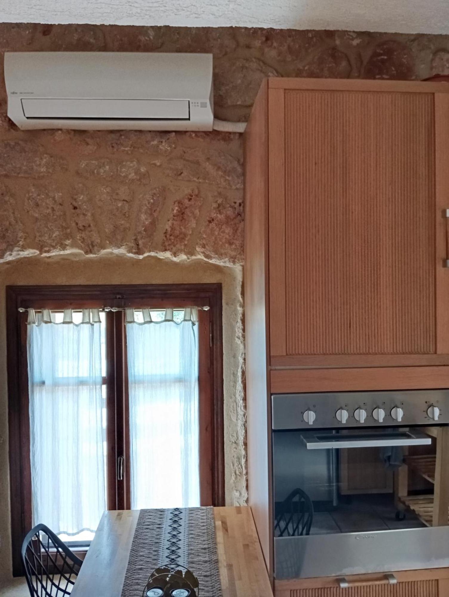 Niko'S Stone Guest House プリトラ エクステリア 写真