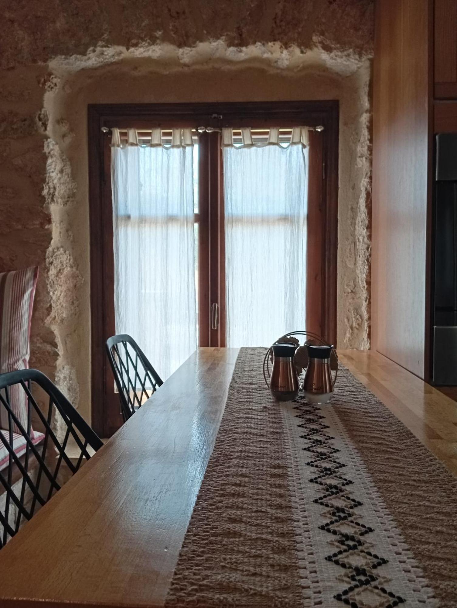 Niko'S Stone Guest House プリトラ エクステリア 写真