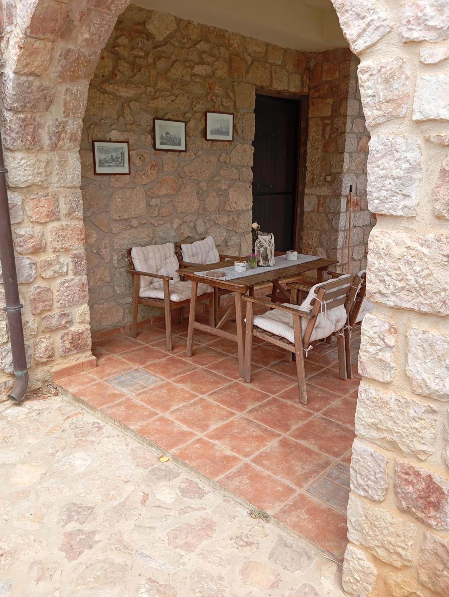 Niko'S Stone Guest House プリトラ エクステリア 写真