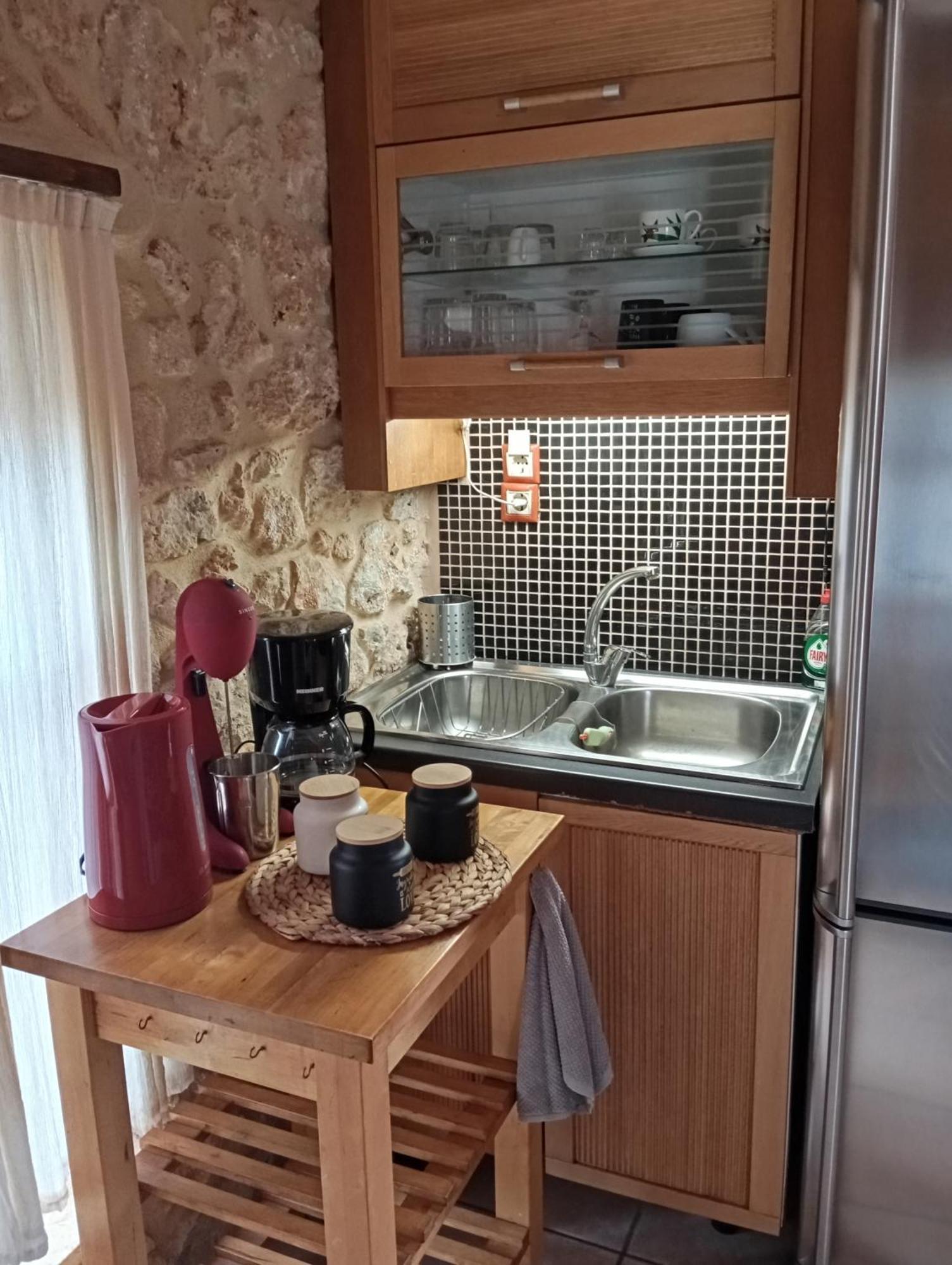 Niko'S Stone Guest House プリトラ エクステリア 写真