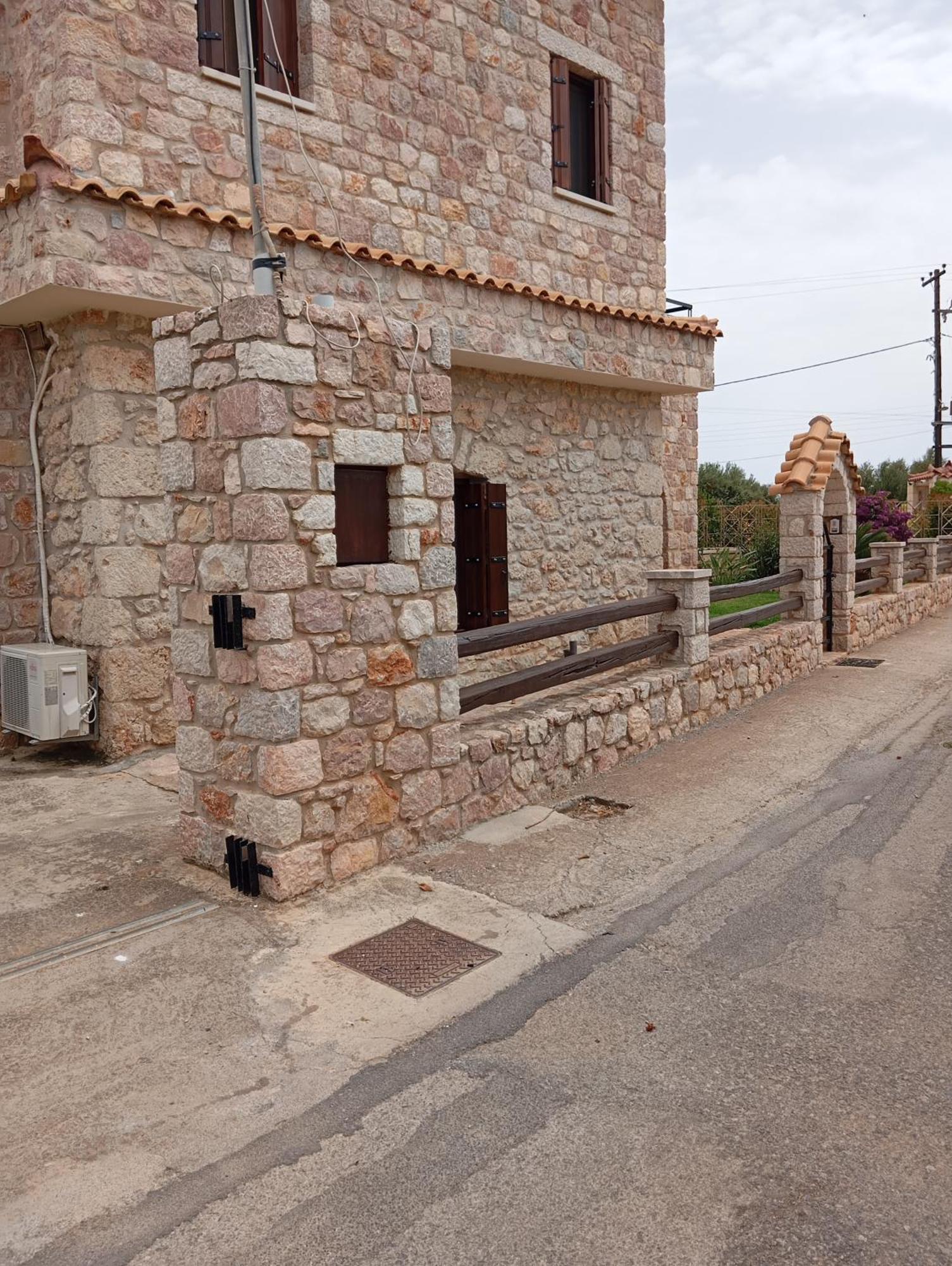 Niko'S Stone Guest House プリトラ エクステリア 写真