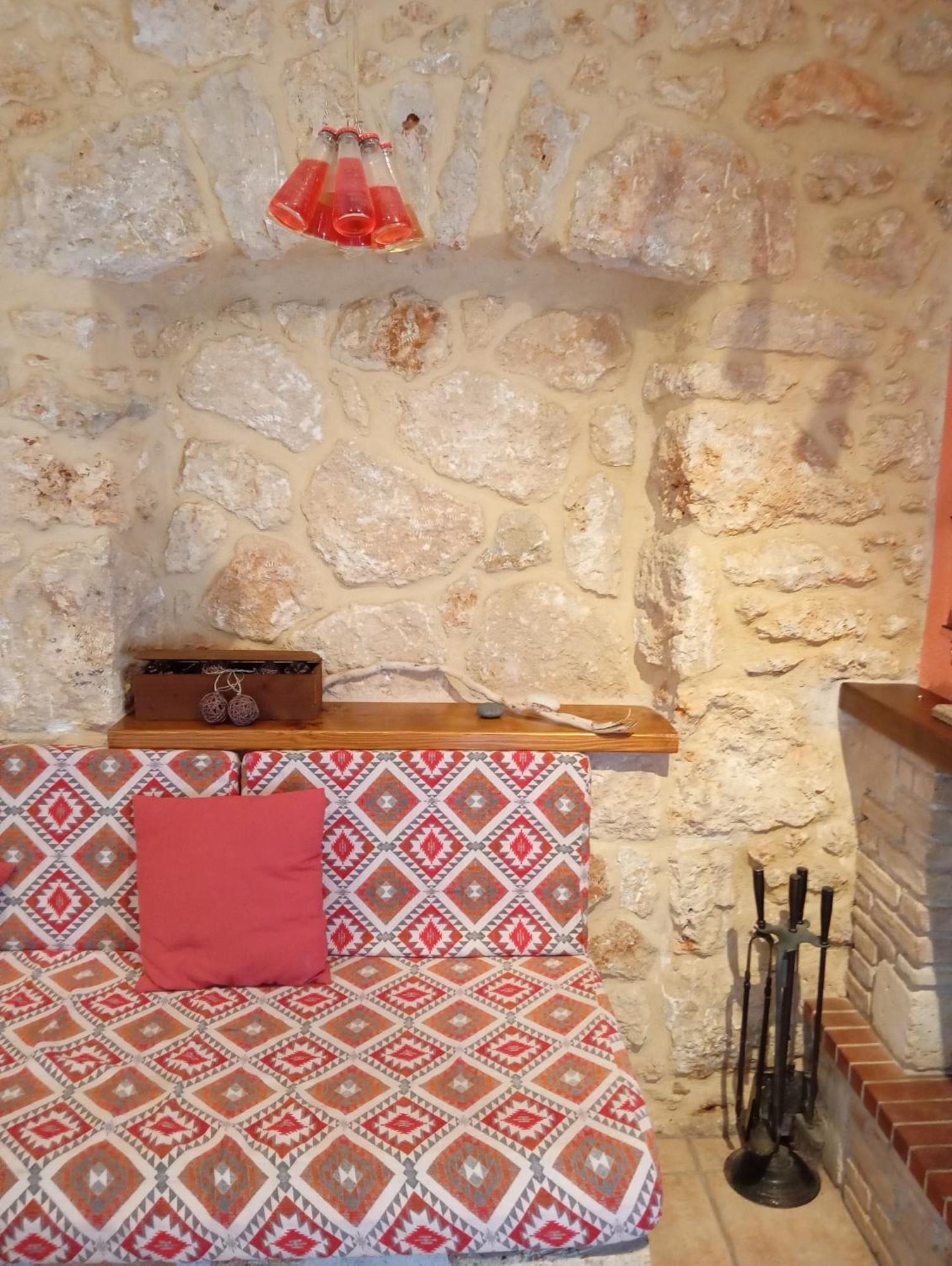 Niko'S Stone Guest House プリトラ エクステリア 写真