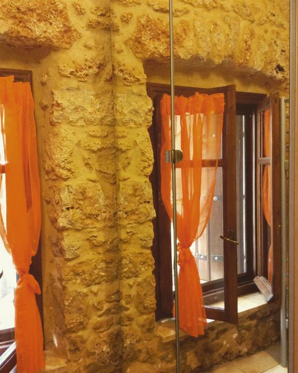 Niko'S Stone Guest House プリトラ エクステリア 写真